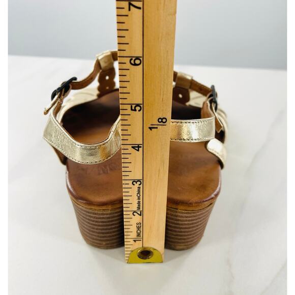 DNA Footwear Bergen Sandals Peep-Toe Metallic Gold Sandals, Wood Heels T-Strap - Picture 8 of 11